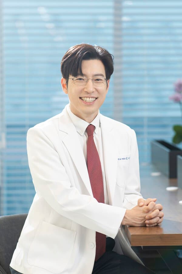 강남 40대 노안 백내장, 한 번의 수술로 동시에 교정하는 방법